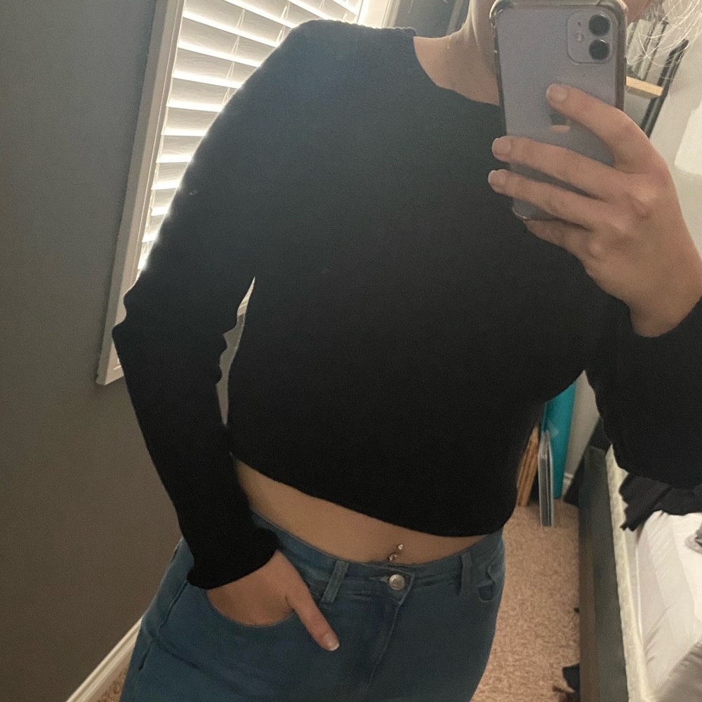 Cropped Black Ribbed Sweater - Picture 3 of 6